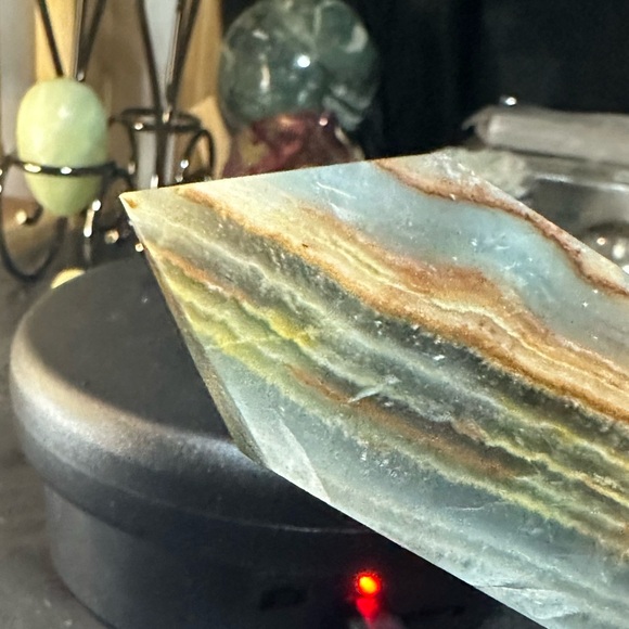 Blue onyx tower - Picture 2 of 5